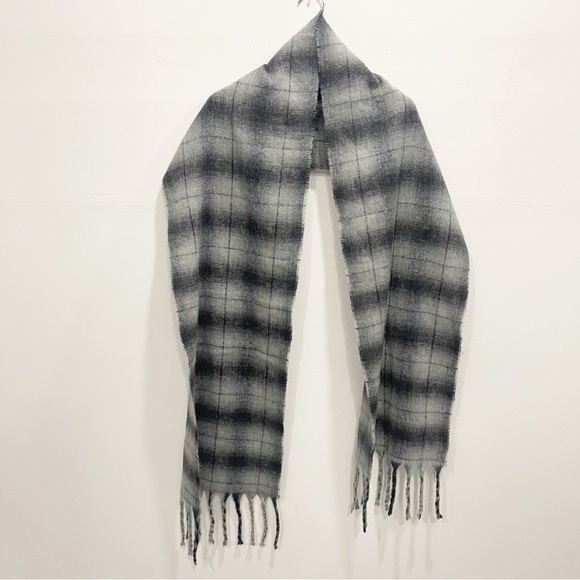 Gap Men’s Recycled Cozy Fringe Scarf Grey Plaid - Picture 1 of 11